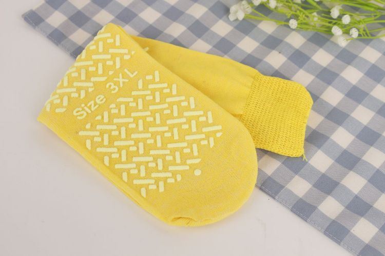 Dispensing non-slip diabetic socks factory