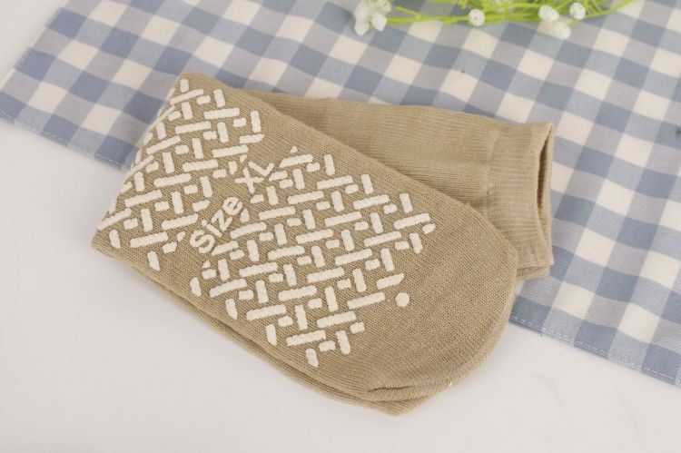Dispensing non-slip diabetic socks inbulk