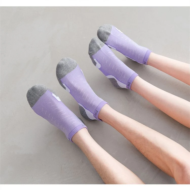 colored sport socks (3)