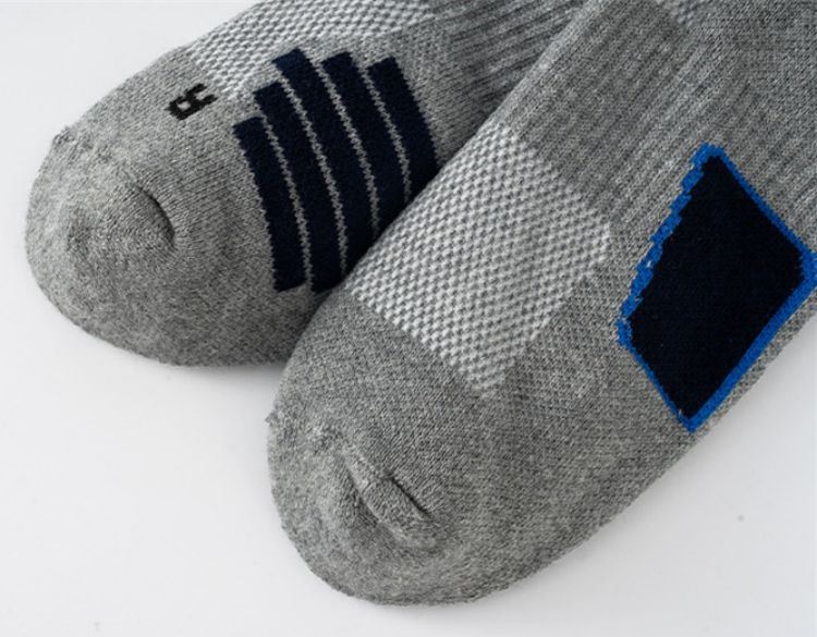 Athletic socks (4)