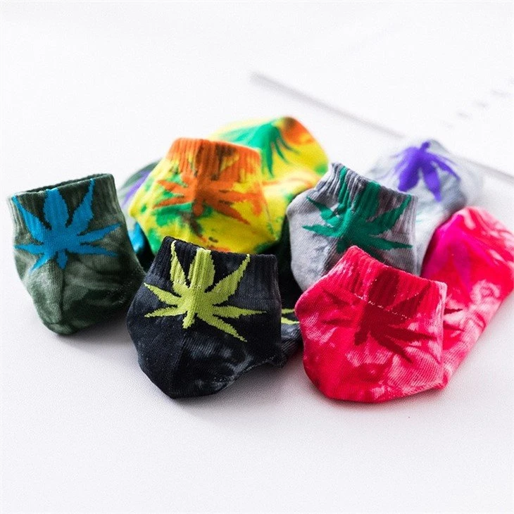 Colorful maple leaf patterned socks+in stock
