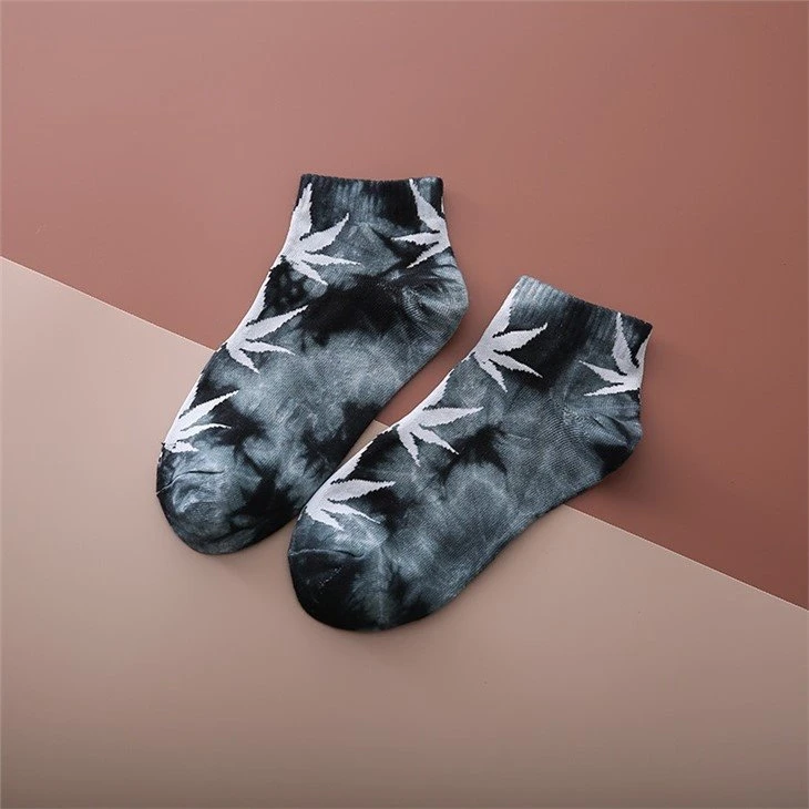 Colorful maple leaf patterned socks+Price