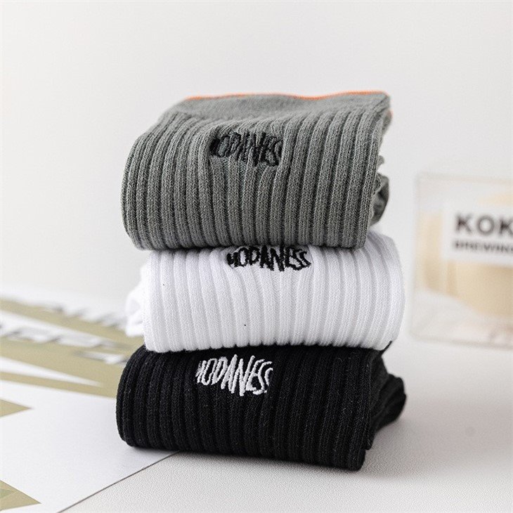 custom socks embroidered men's classic crew socks+suppliers