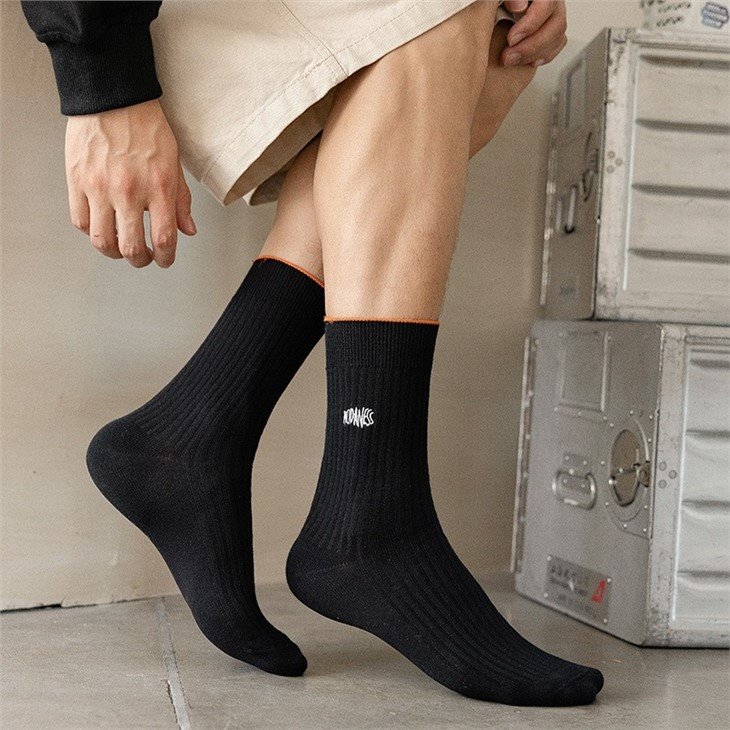 custom socks embroidered men's classic crew socks factory