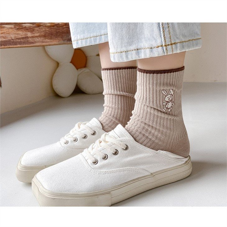China Embroidery Tube Socks