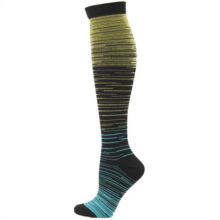 China Gradient outdoor compression socks unisex manufactures 03