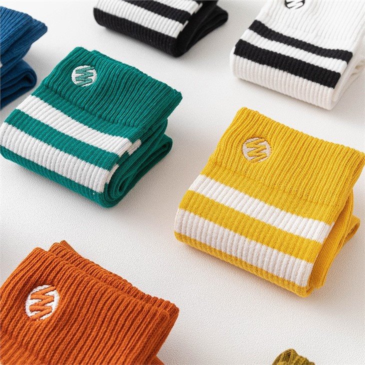 Men Cotton Embriodery Socks+factory