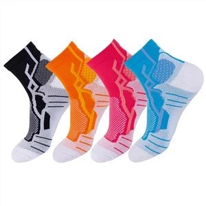 Fashion And Color Crew Basketball Socks Men