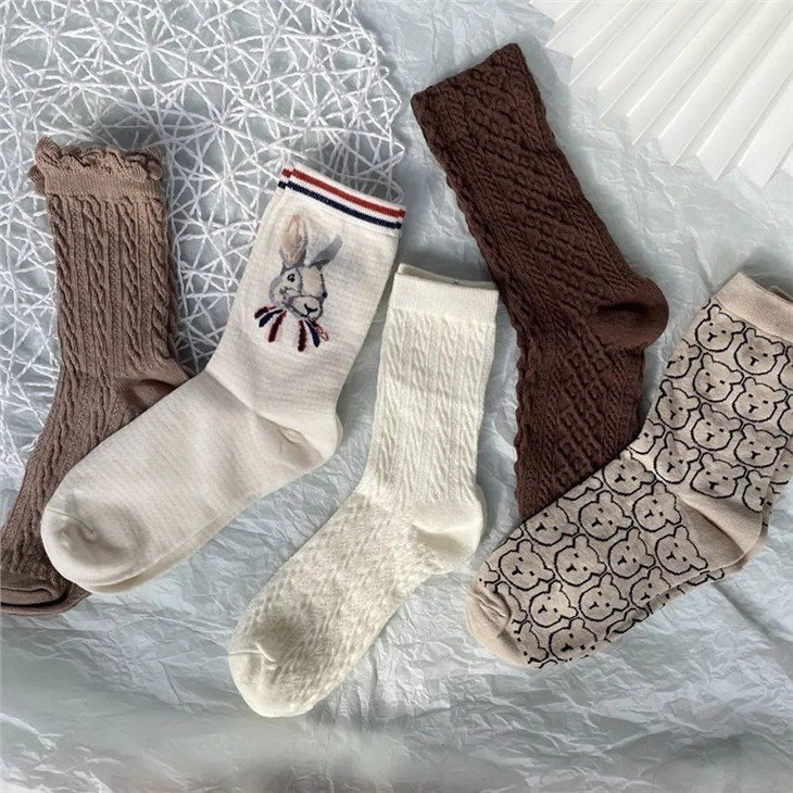 Stock 4 Seasons Cute Crew Socks Women Ladies Free Size