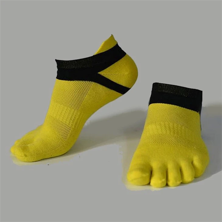 China Coolmax sweat-absorbent sports five toe socks manufactures 03