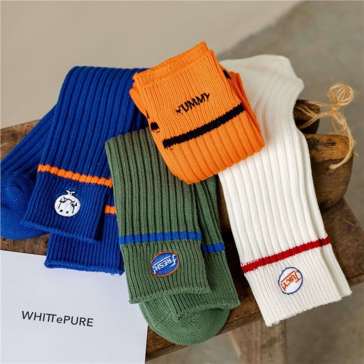 bulk Embroidered Logo men fashion socks (2)