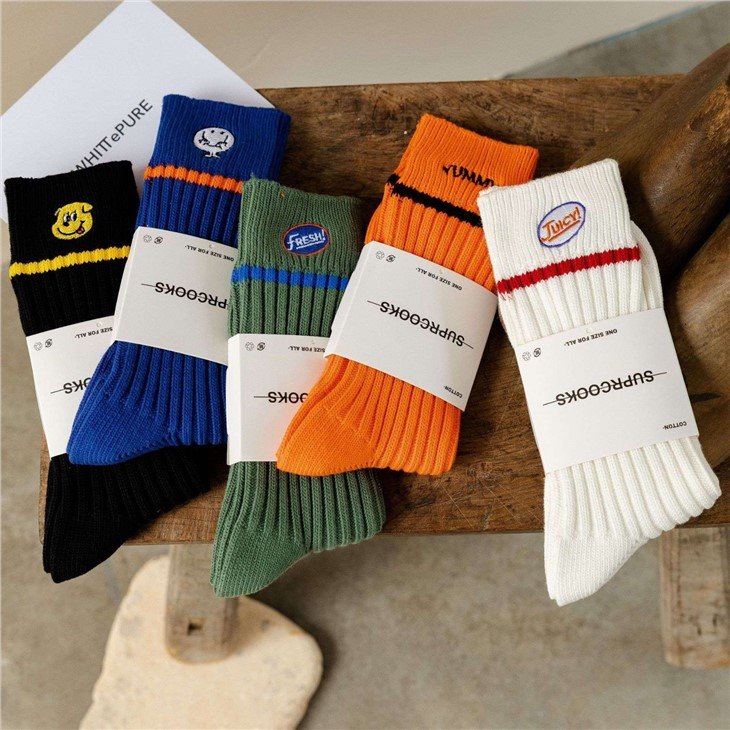 Embroidered Logo men fashion socks in stock(3)