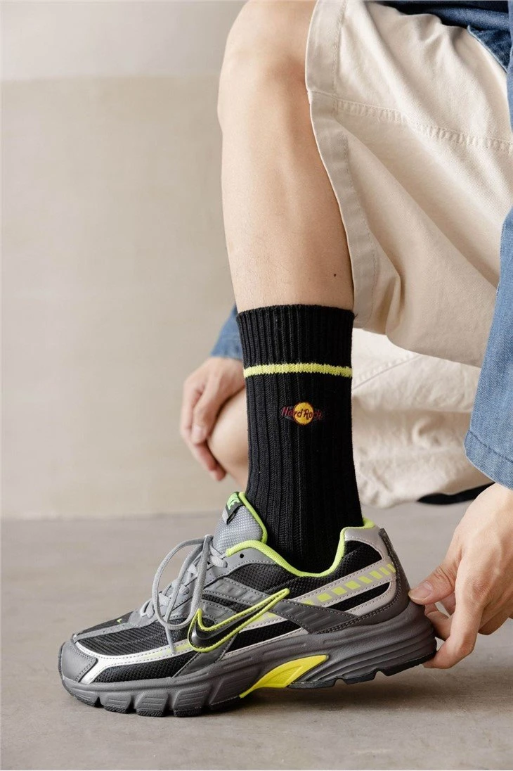 Embroidered Logo men fashion socks suppliers(6)