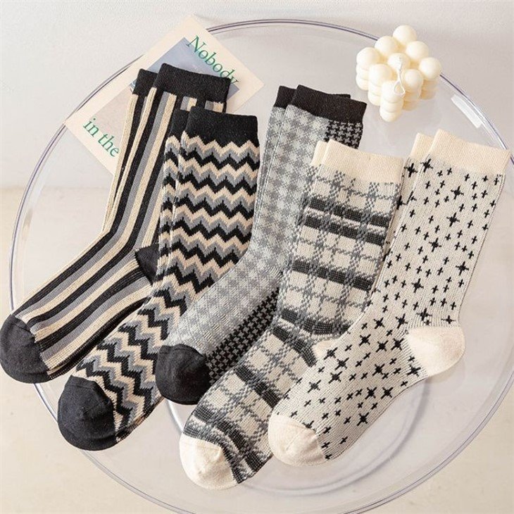 China Excellent Quality Ladies Stylish Socks