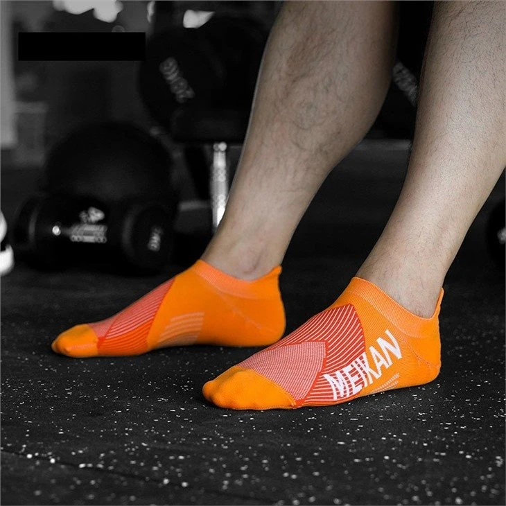 Moisture Control Colorful Sports Runnning Socks supplier