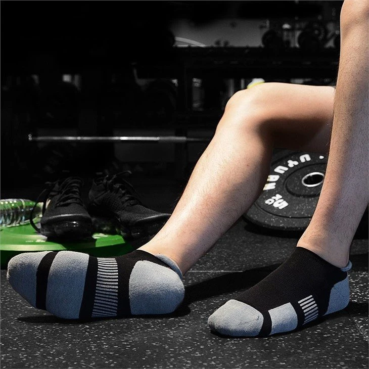 Moisture Control Colorful Sports Runnning Socks suppliers