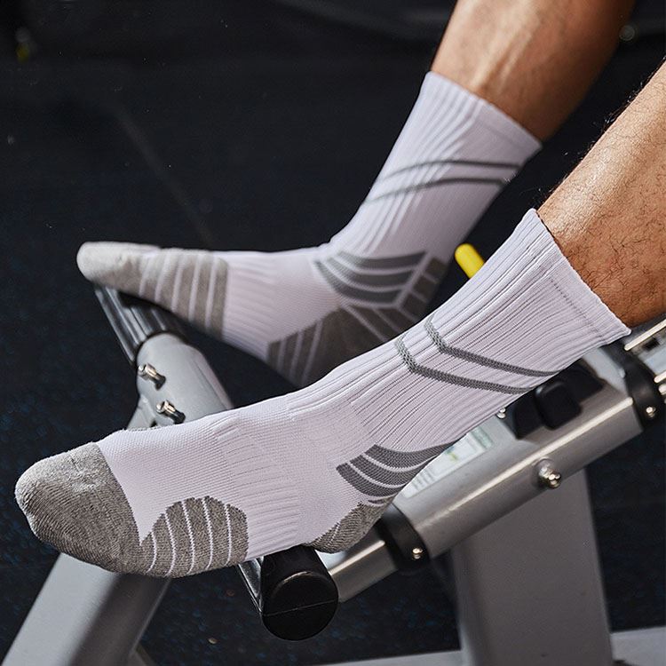 Do Socks Need To Be Distinguished Between Left And Right Feet?