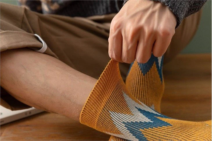 Simple design men business socks in stock(5)