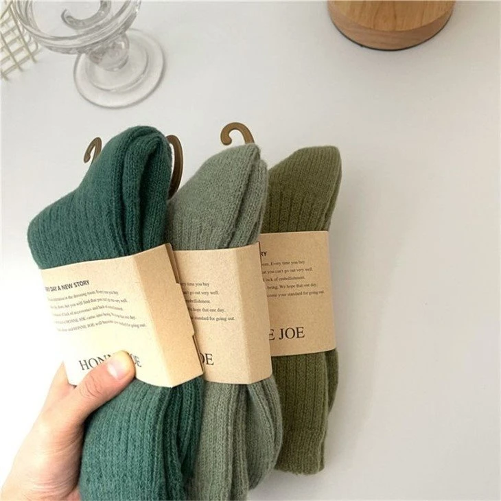 China Solid color wool socks (2)