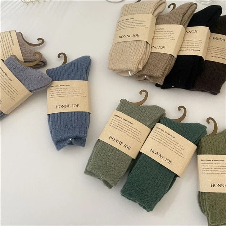 Solid color wool socks in stock(3)