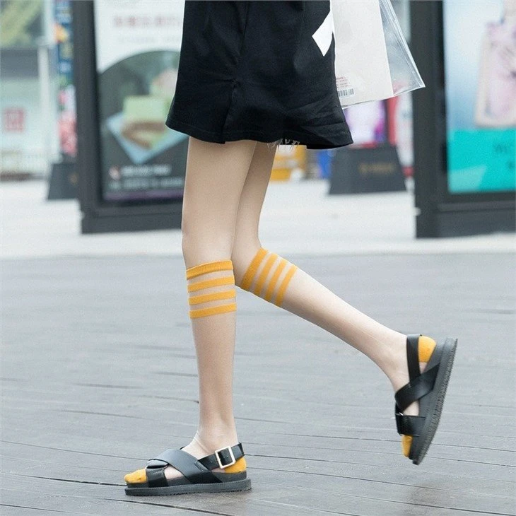 China Thin Knee High Women Soft Socks Cute Design