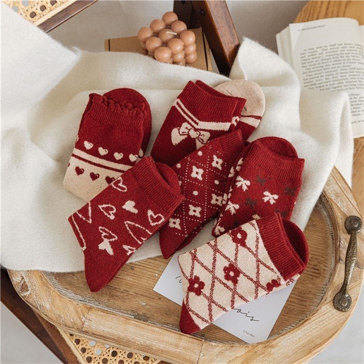 China Various Type Woman Socks Long Fashion Design